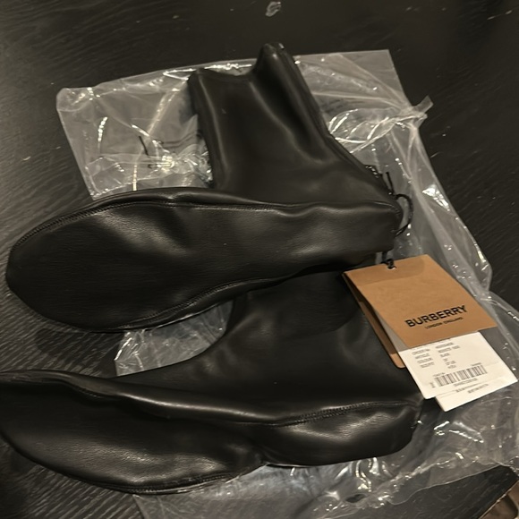 New authentic Burberry leather socks/boots - Picture 2 of 5
